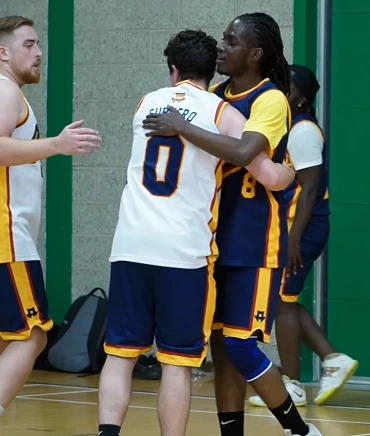 Joueurs Arena24 en match de basketball 3x3 à Montréal
