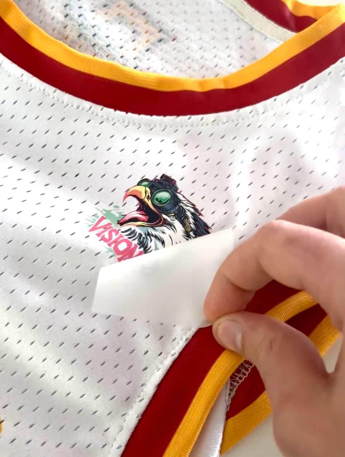 Badges officiels apposés sur les jerseys des joueurs de la ligue basketball 3x3 Arena24 à Montréal